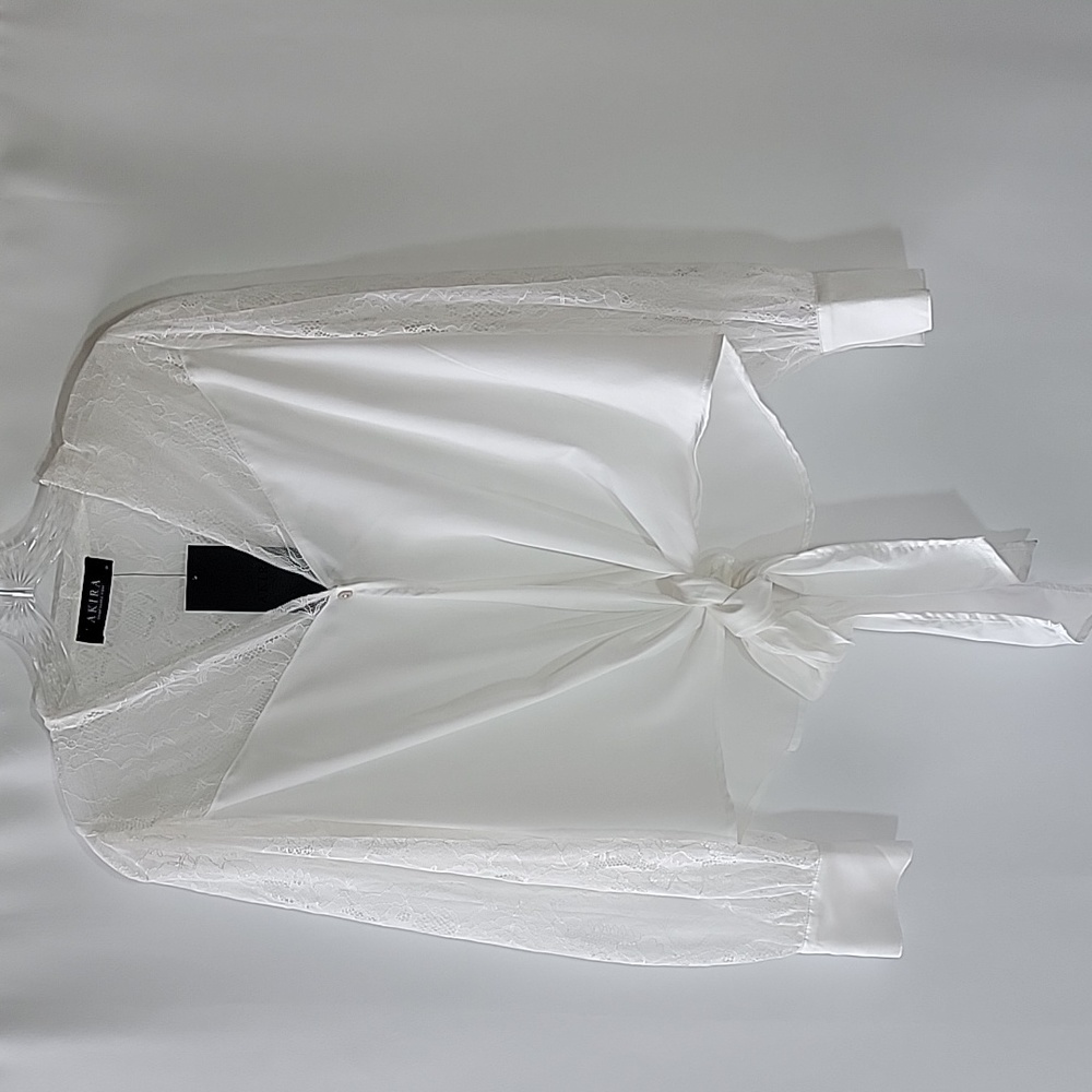 AKIRA | White Tie Front Lace Sleeve Top